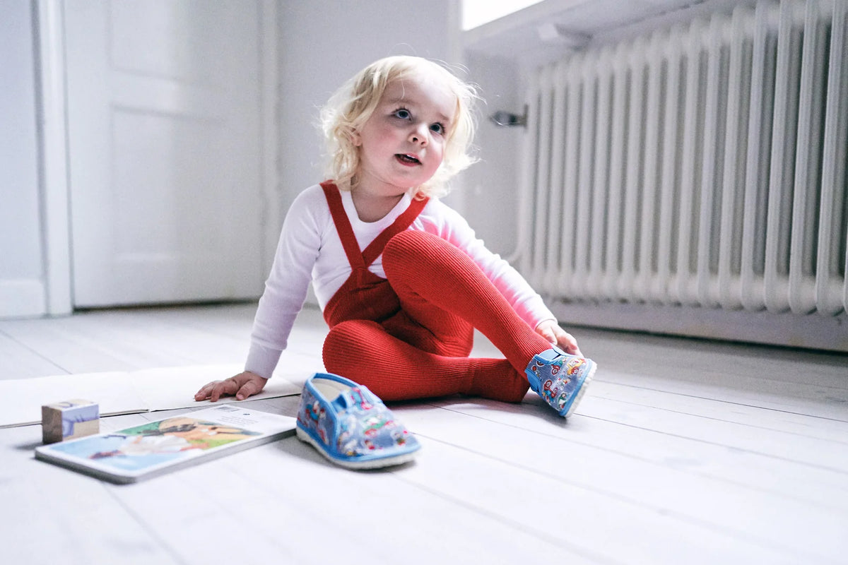 Silly Silas - footed cotton tights - love red