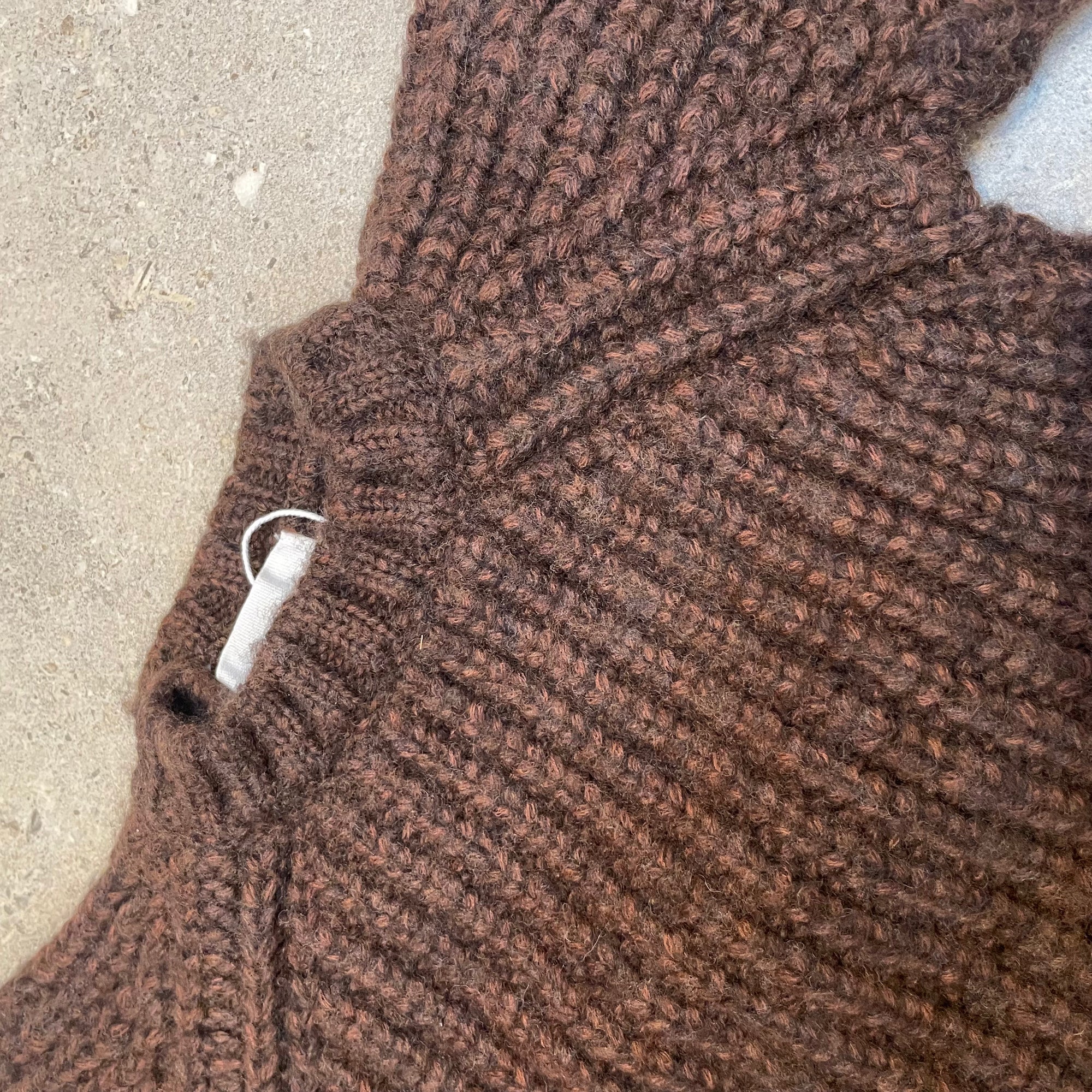 Pequeno tocon - wool sweater - brown