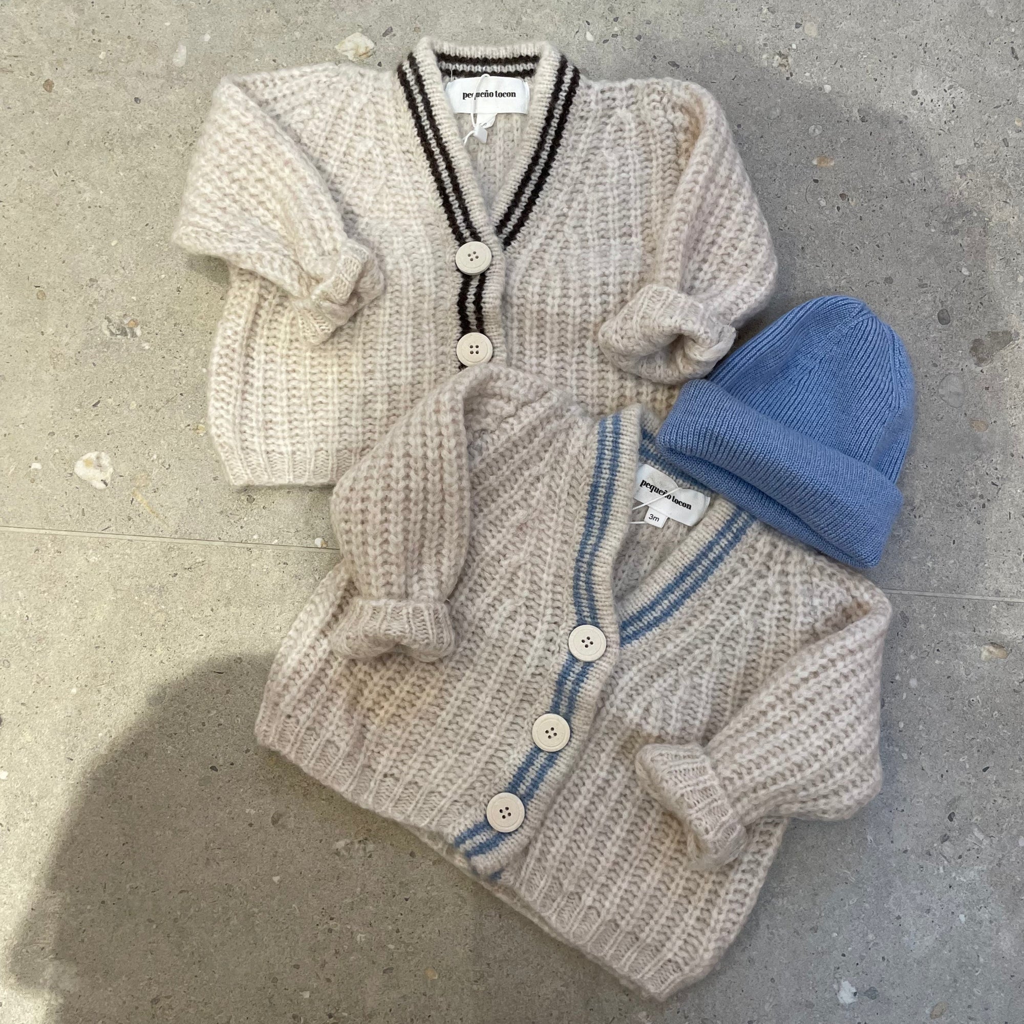 Pequeno tocon - 2078 - soft wool cardigan - ecru/blue stripe