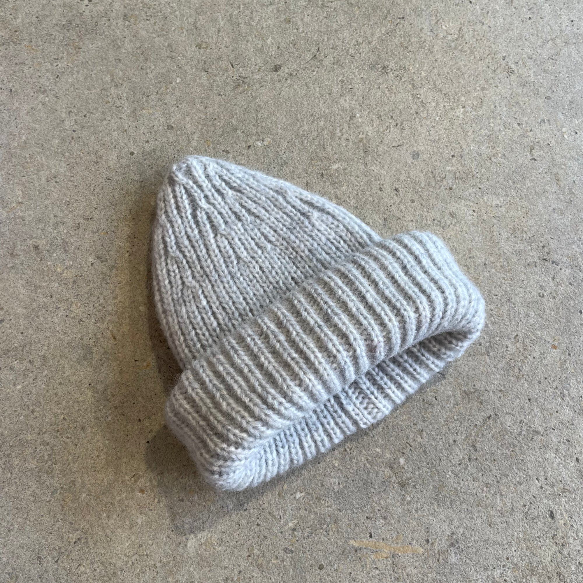 Pequeno tocon - 7024 - chunky wool beanie - light grey