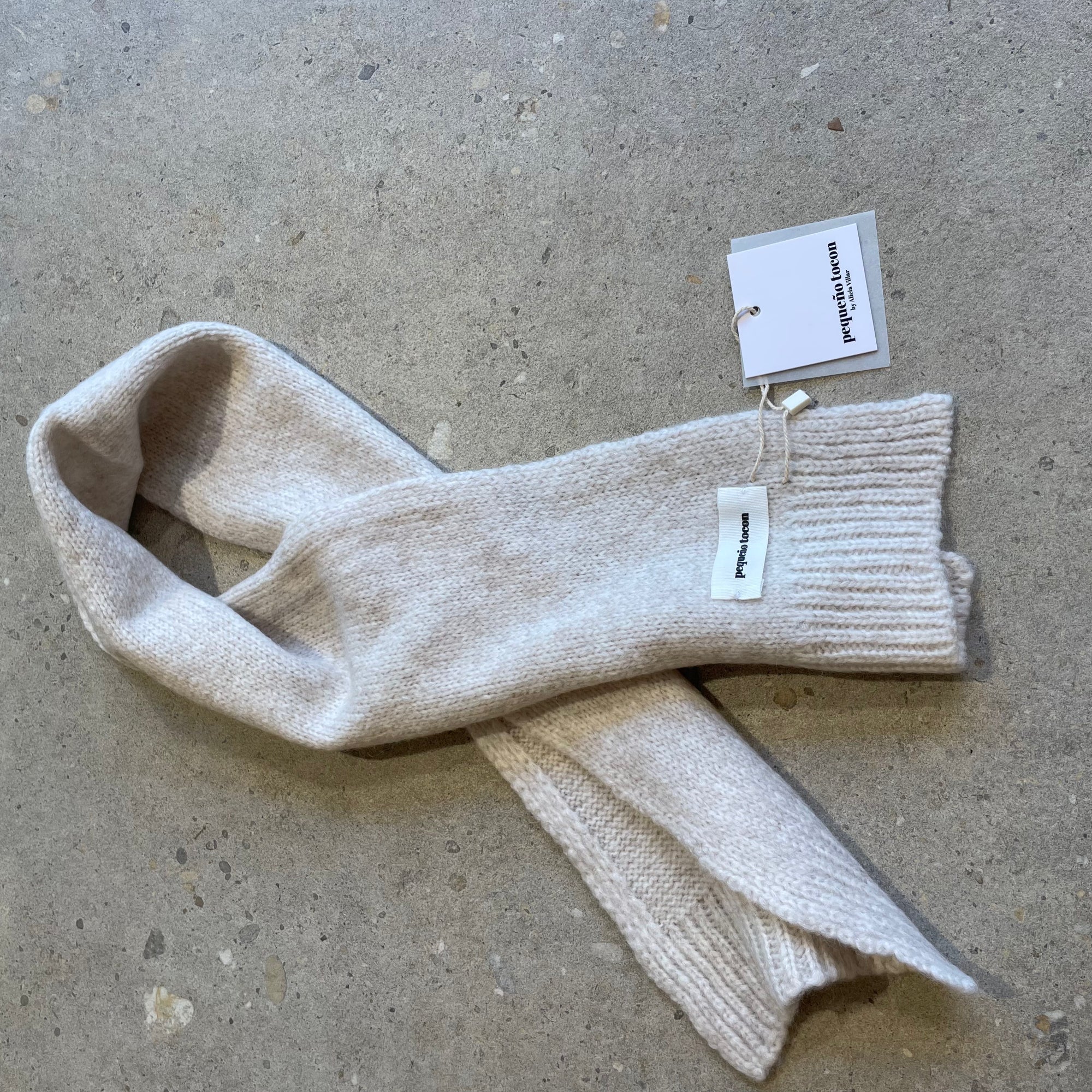Pequeno tocon - 5017 - soft wool baby scarf - ecru