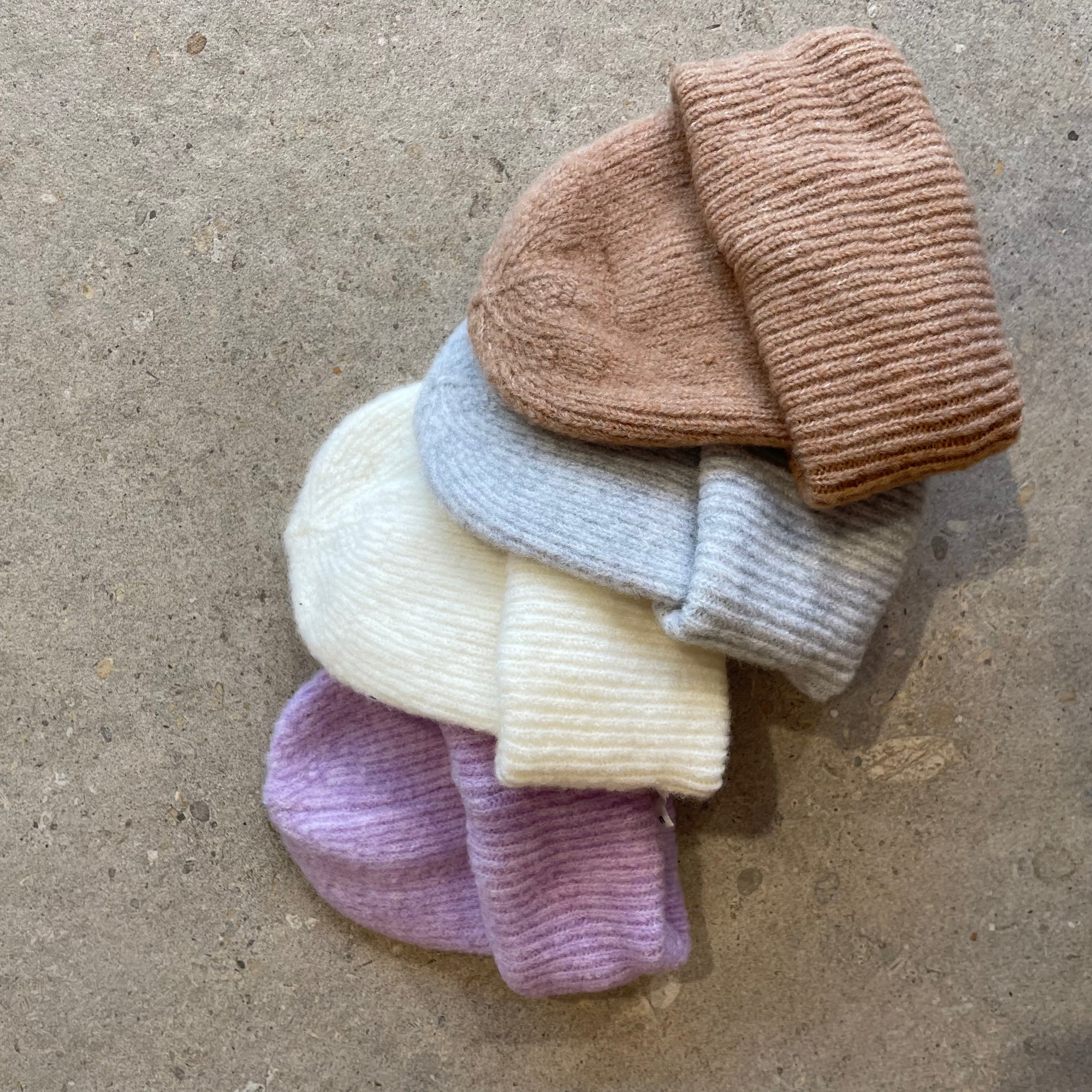 Pequeno tocon - 7033 - soft wool beanie - camel