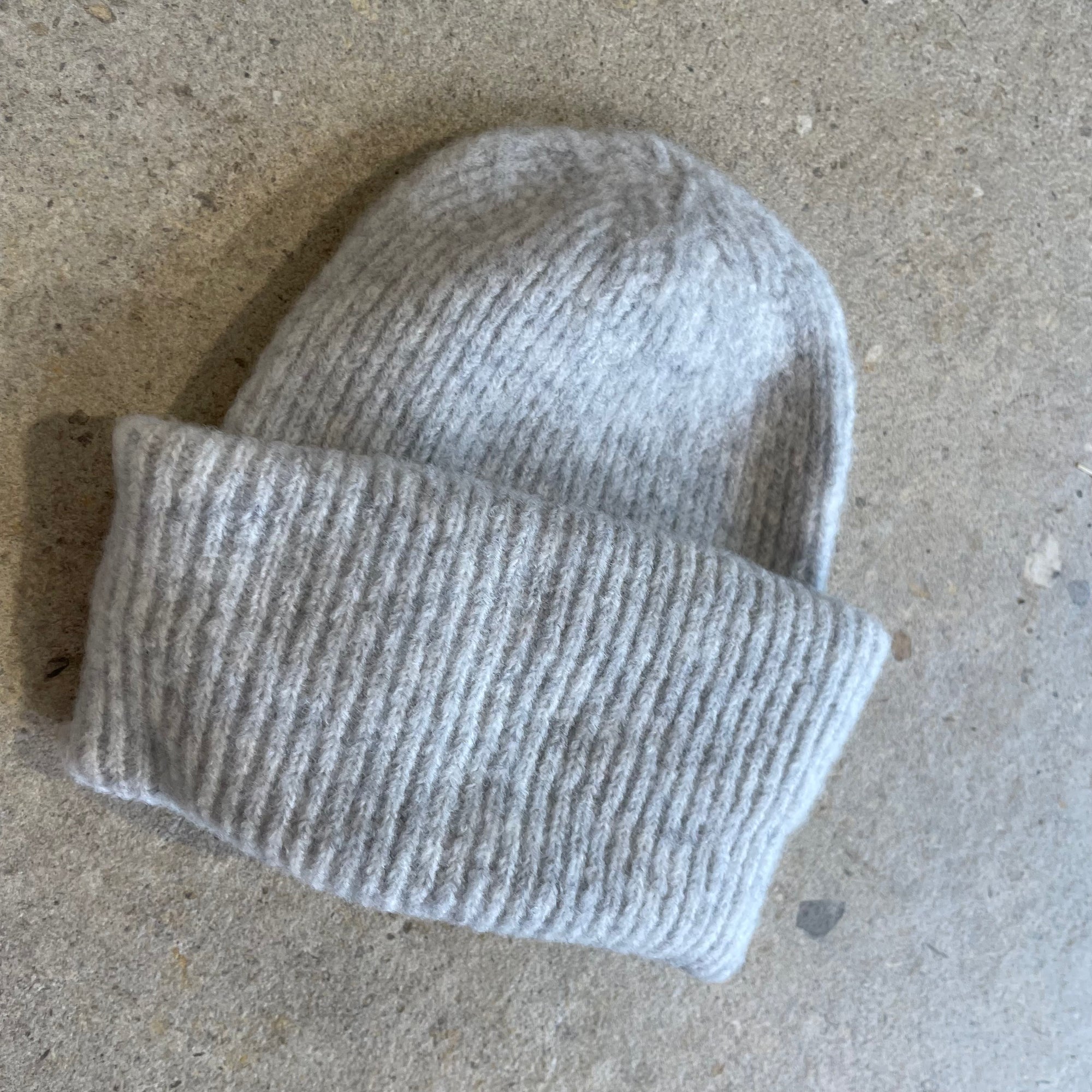 Pequeno tocon - 7033 - soft wool beanie - grey