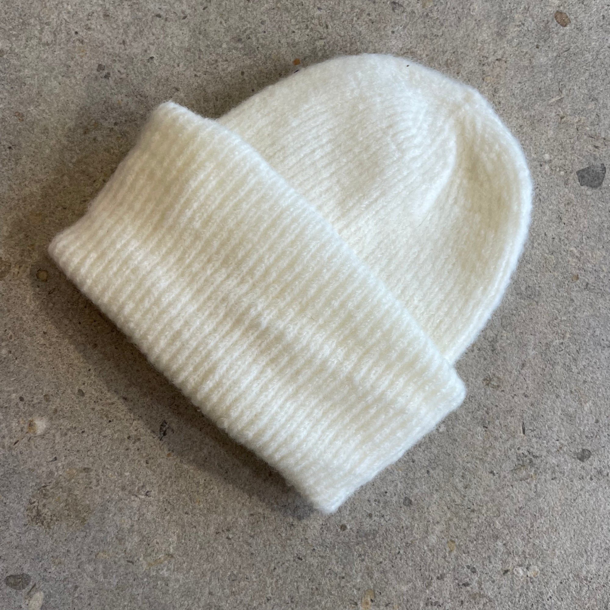 Pequeno tocon - 7033 - soft wool beanie - natural