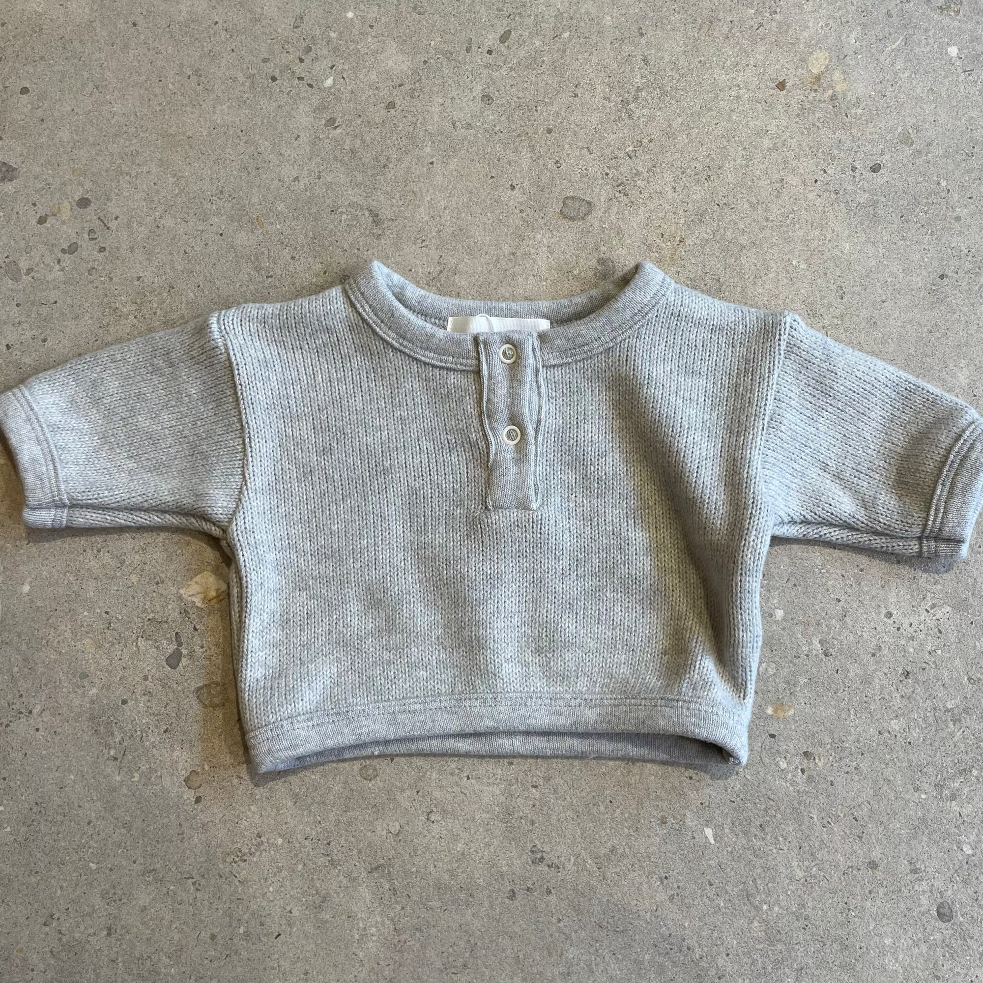 Pequeno tocon - 1084 - soft knit sweater - light grey