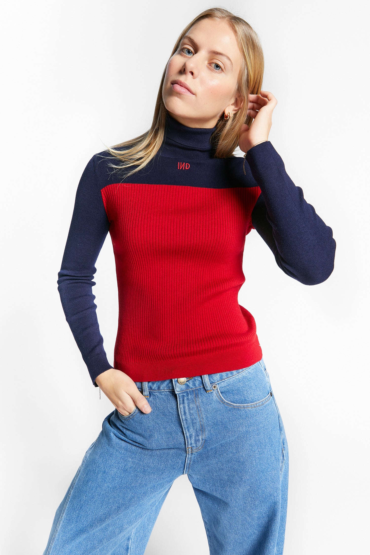 Indee - wapiti - fitted high neck pullover - flame red