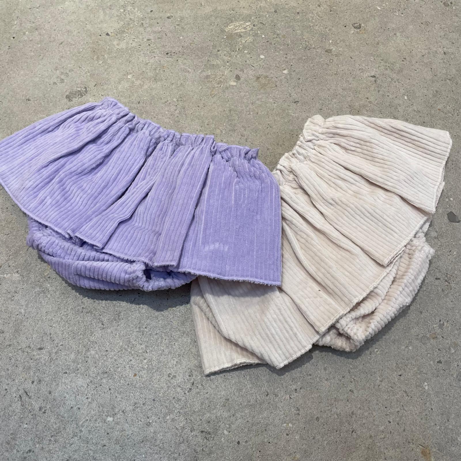 Pequeno tocon - 6086 - corduroy ruffle bloomer - ecru