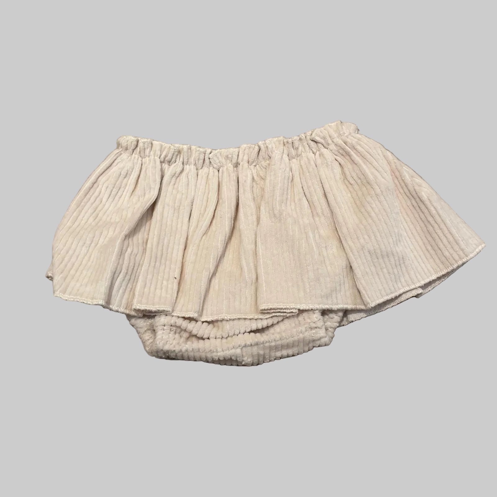 Pequeno tocon - 6086 - corduroy ruffle bloomer - ecru